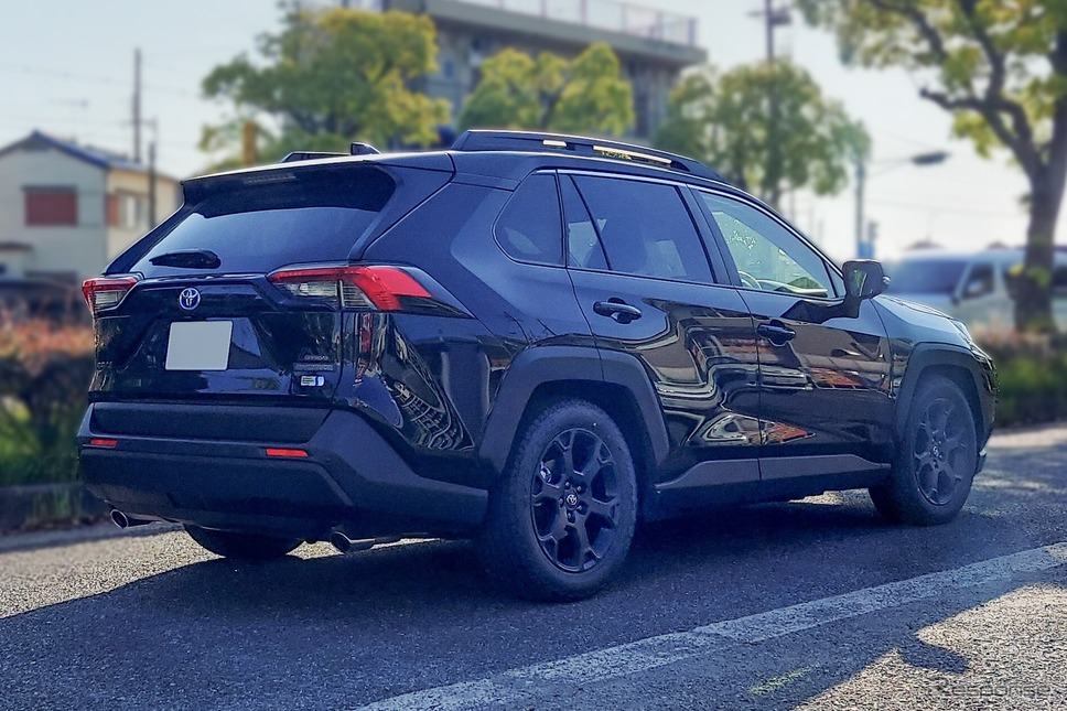 FLEX Z［VSAAG-C1AS3］RAV4ハイブリッド装着例（フロント：60mmダウン / リア：55mmダウン）《画像提供 テイン》