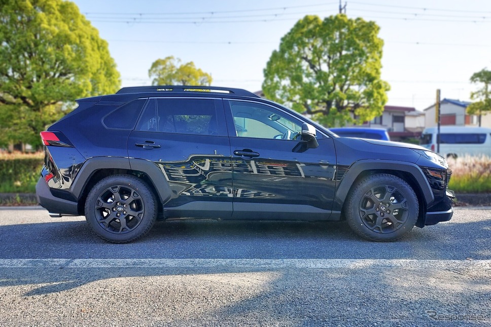 FLEX Z［VSAAG-C1AS3］RAV4ハイブリッド装着例（フロント：60mmダウン / リア：55mmダウン）《画像提供 テイン》
