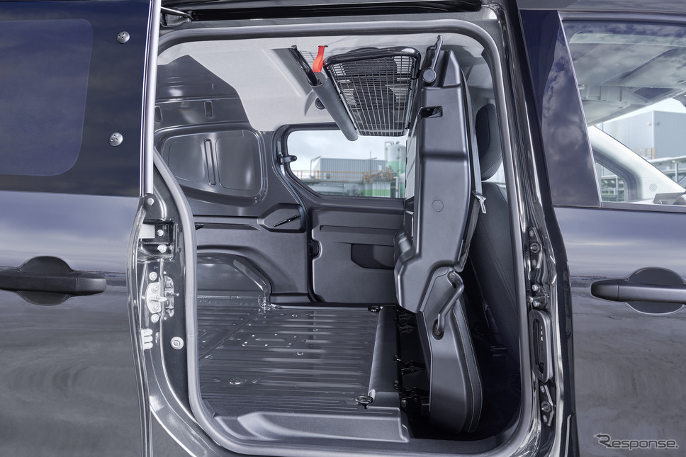 日産 タウンスター 新型の「クルーバン」《photo by NISSAN》