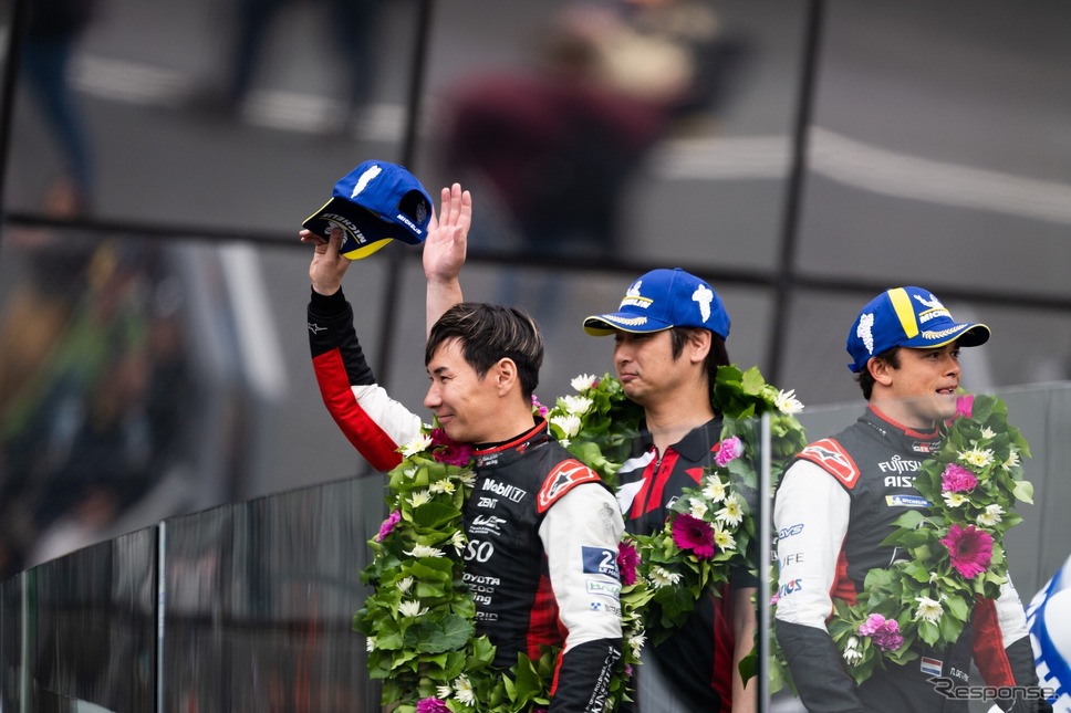 惜しくも2位に敗れた#7 トヨタの小林可夢偉(左端)。《Photo by TOYOTA》