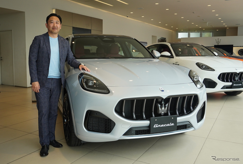 マセラティジャパン ジェネラルマネージャーの玉木一史氏と「グレカーレGT 特別仕様車」《写真撮影 宮崎壮人》