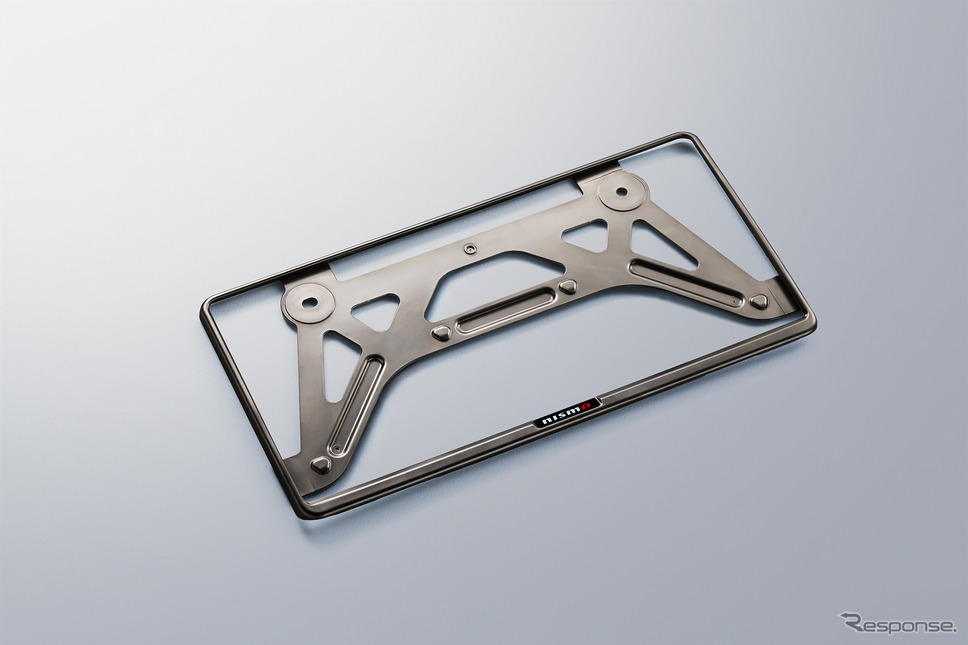 NISMOナンバープレートリム メーカー希望小売価格:6600円(税込)《画像提供 NISMO》