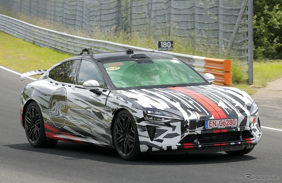 シャオミ SU7 超高性能モデルのプロトタイプ(スクープ写真)《APOLLO NEWS SERVICE》