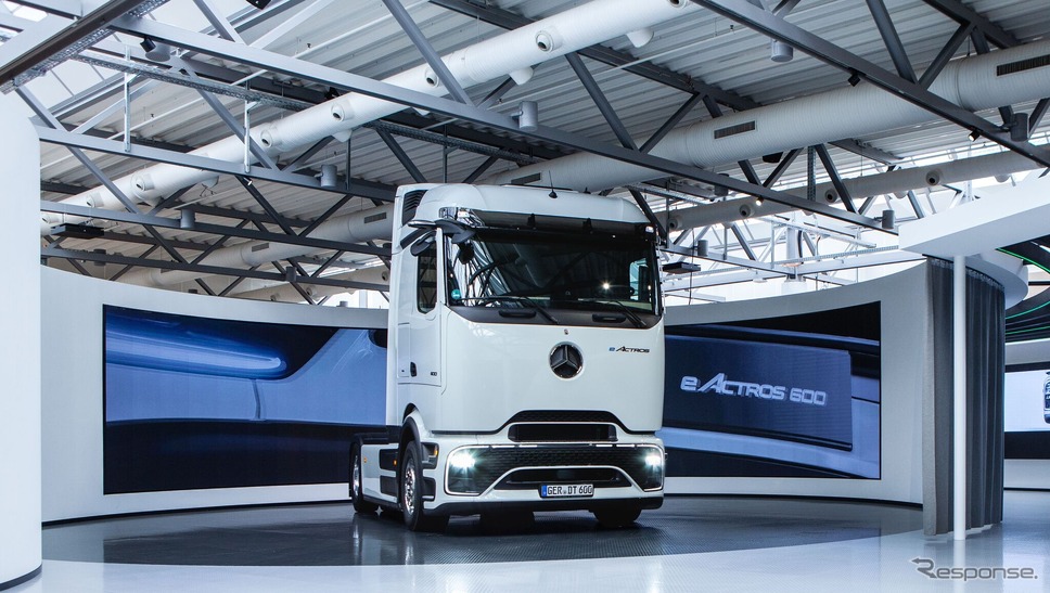 メルセデスベンツの新型EVトラック『eアクトロス600』の体験パビリオン《photo by Mercedes-Benz》