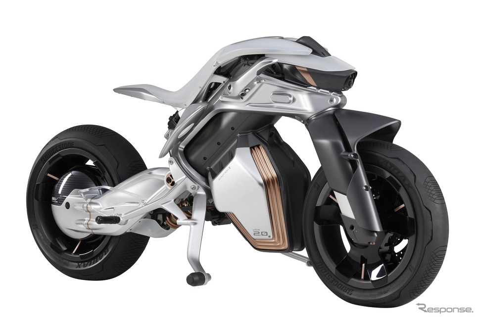 新技術搭載車展示:ヤマハ・モトロイド2《写真提供 ヤマハ発動機》