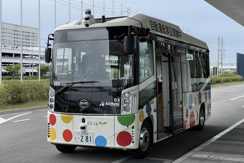 自動運転バス《写真提供 先進モビリティ》