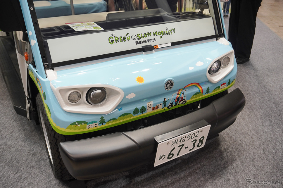 ヤマハ発動機の電動ゴルフカートをベースとした低速モビリティ《写真撮影 宮崎壮人》