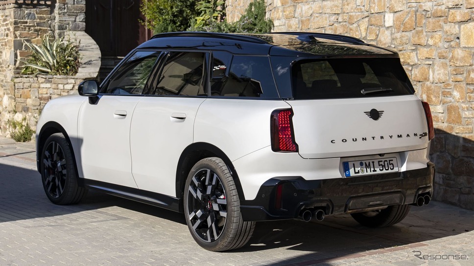 MINI カントリーマン 新型の「JCW」《photo by MINI》