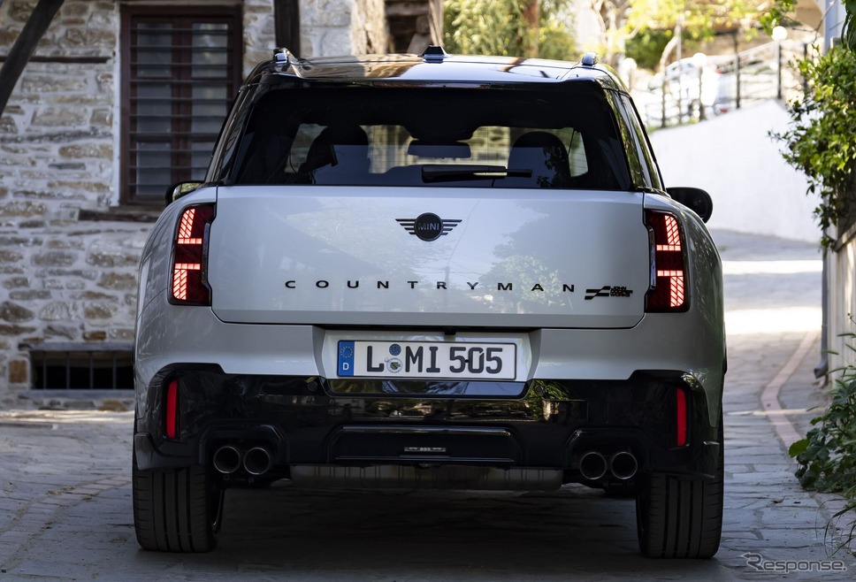 MINI カントリーマン 新型の「JCW」《photo by MINI》