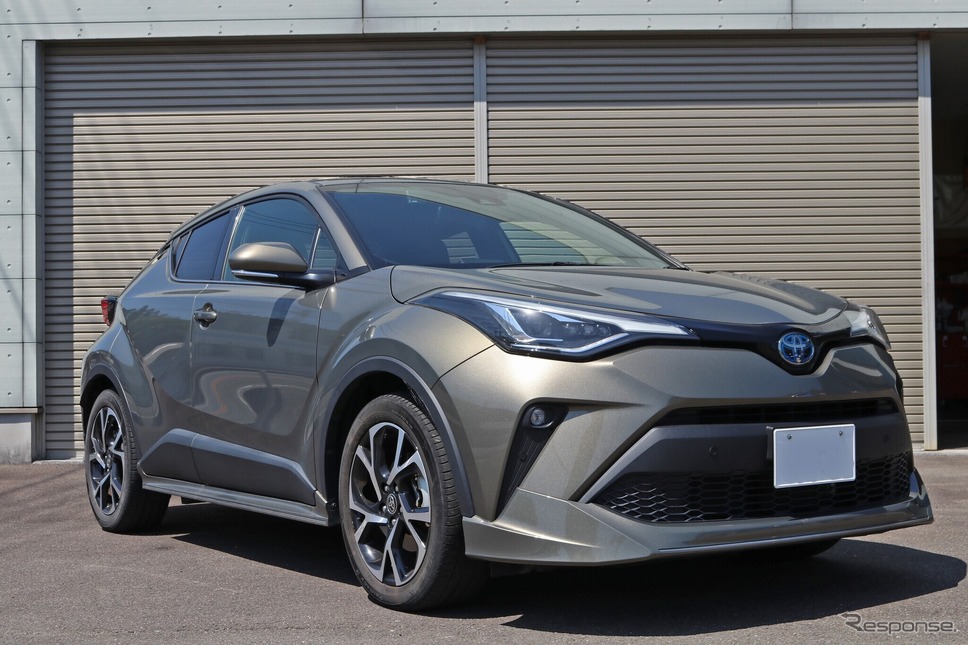 ショップの普段使いにも用いるプライベートカー兼デモカーのC-HR。取っつきやすい内蔵システムで構築されているのが特徴。