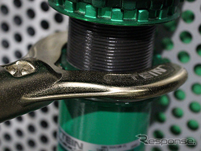 ブラケットロック・クワガタレンチ［SST01-R5920-B］（画像のシートロックは付属しておりません）《画像提供 テイン》