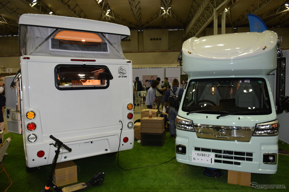 Moon Star Exportのブースでは2台のキャンピングカーが展示された《写真撮影 小國陽大》