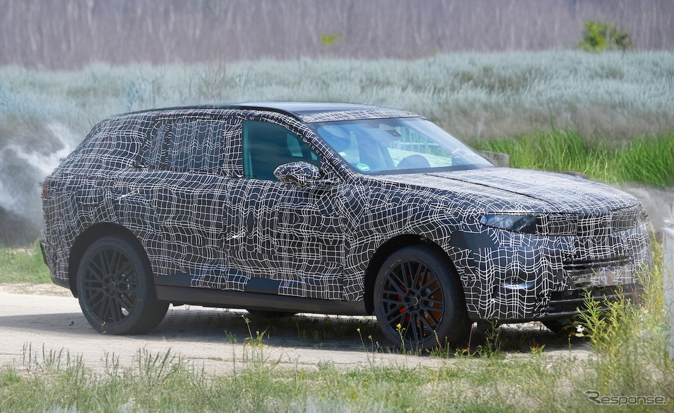BMW iX5 次期型プロトタイプとみられる車両(スクープ写真)《APOLLO NEWS SERVICE》