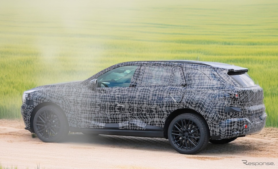 BMW iX5 次期型プロトタイプとみられる車両(スクープ写真)《APOLLO NEWS SERVICE》