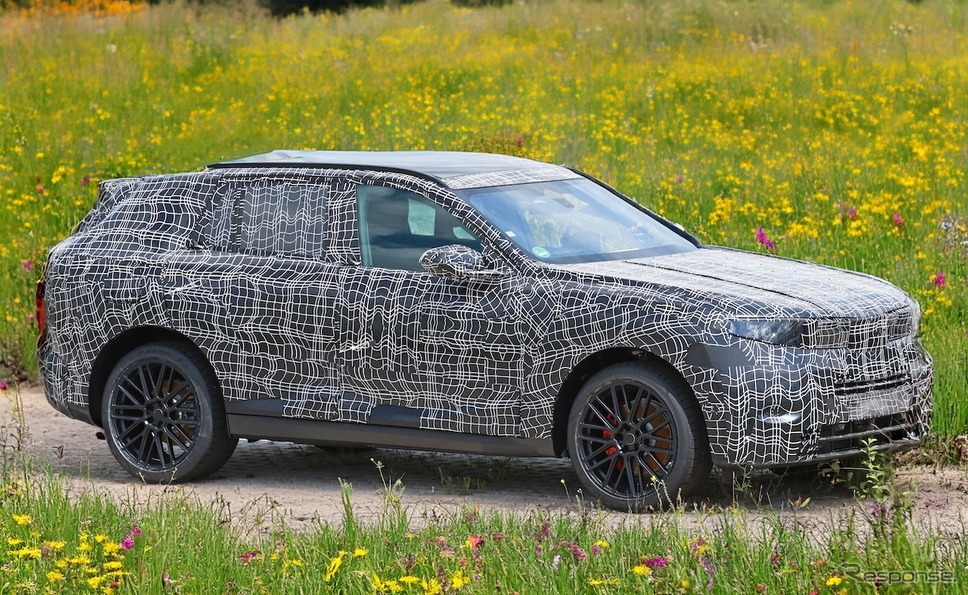 BMW iX5 次期型プロトタイプとみられる車両(スクープ写真)《APOLLO NEWS SERVICE》