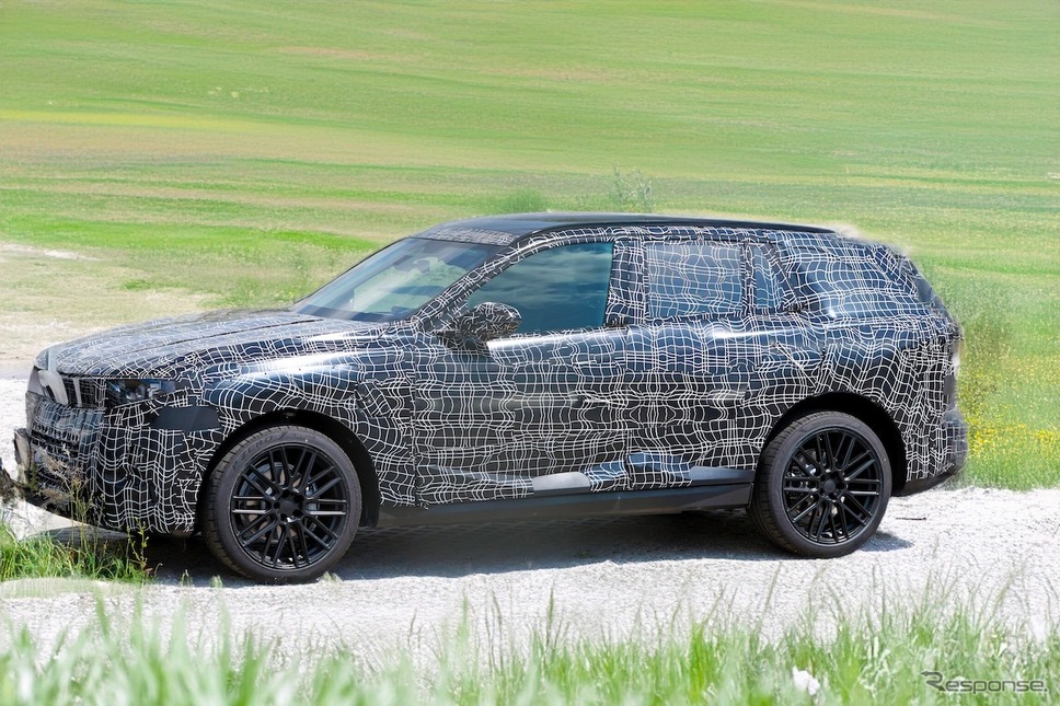 BMW iX5 次期型プロトタイプとみられる車両(スクープ写真)《APOLLO NEWS SERVICE》