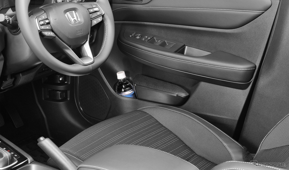 WR-V専用　ゴミ箱　運転席用［NZ887K］《画像提供 カーメイト》