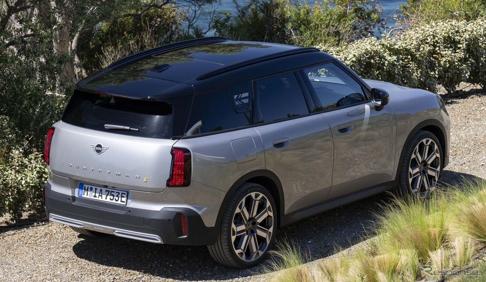 MIIN カントリーマン 新型のEV「カントリーマンSE ALL4」《photo by MINI》
