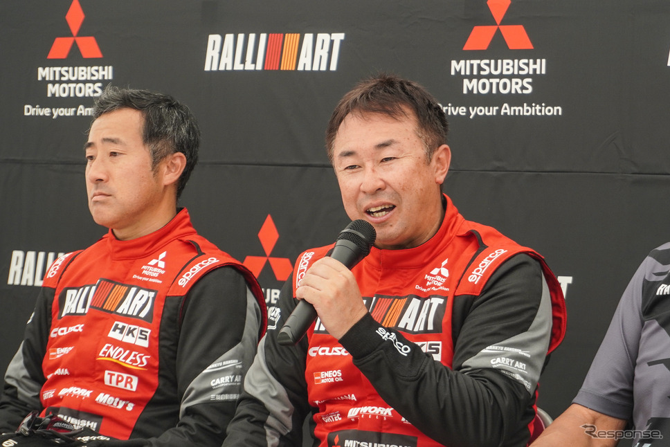 2023年大会で日本人ペア最上位の8位となったドライバー田口勝彦選手(右)とコドライバー保井隆宏選手(左)《写真撮影 宮崎壮人》