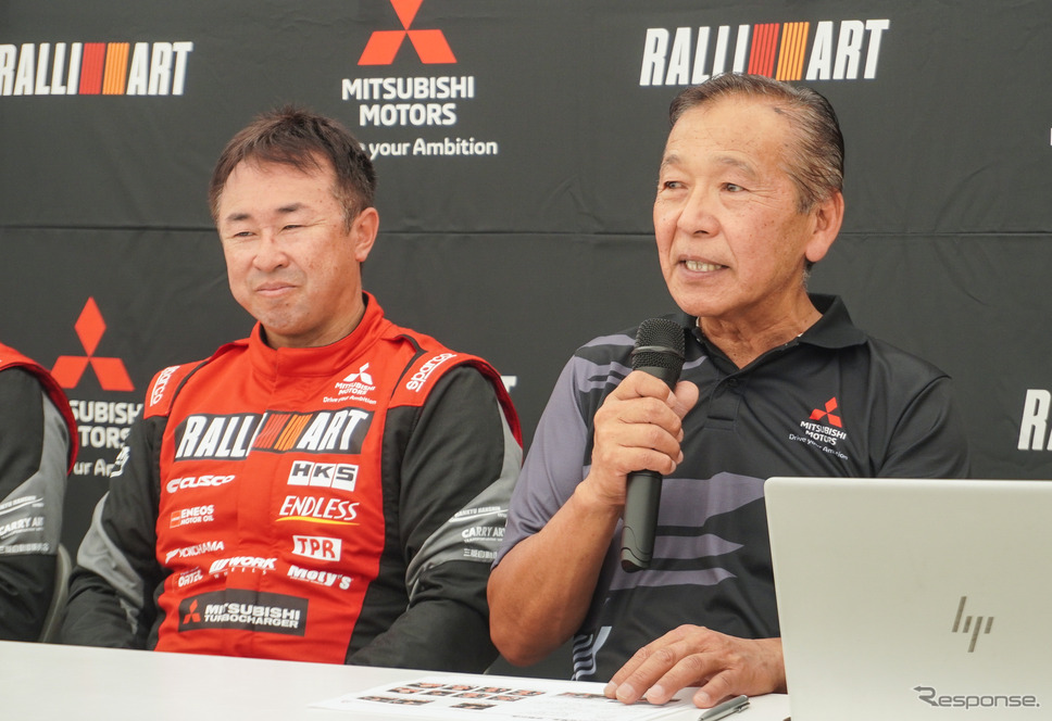 チーム三菱ラリーアート増岡総監督(右)と田口勝彦選手(左)《写真撮影 宮崎壮人》