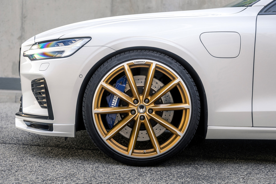 HEICO SPORTIV VOLUTION X ゴールドブロンズマット装着例《画像提供 ハイコスポルティフジャパン》