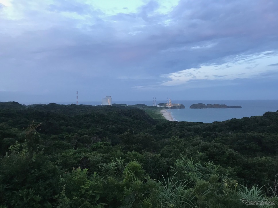JAXA種子島センター内にある「ロケットの丘展望所」からの打ち上げ射点風景。世界一美しい打ち上げ場といわれる所以だ。