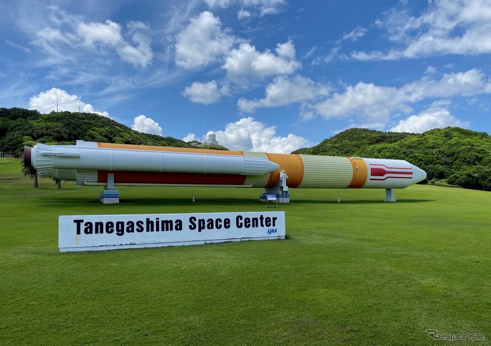 JAXA種子島の広場に設置されたH2ロケット実物大のモニュメント。ぜひ現地で実際に見学頂き、その大きさを体感してほしい。
