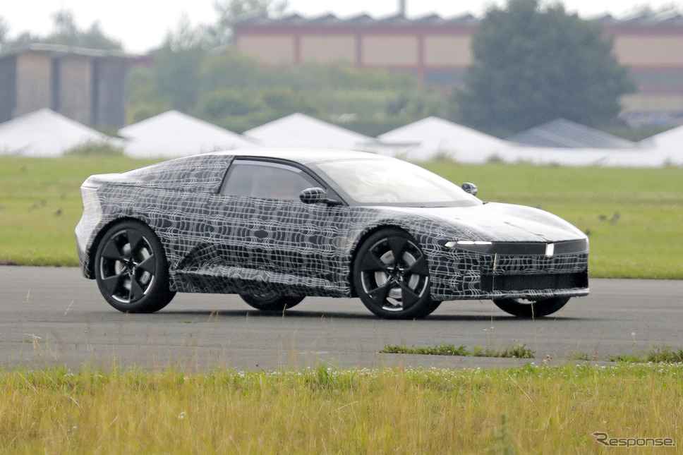 BMW ノイエ・クラッセ・クーペ(仮)プロトタイプ(スクープ写真)《APOLLO NEWS SERVICE》