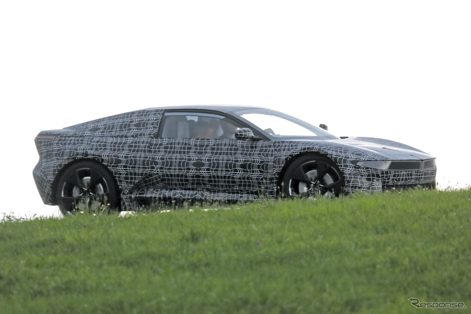 BMW ノイエ・クラッセ・クーペ(仮)プロトタイプ(スクープ写真)《APOLLO NEWS SERVICE》