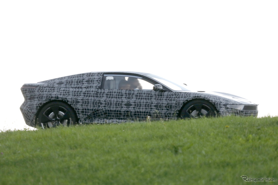 BMW ノイエ・クラッセ・クーペ(仮)プロトタイプ(スクープ写真)《APOLLO NEWS SERVICE》