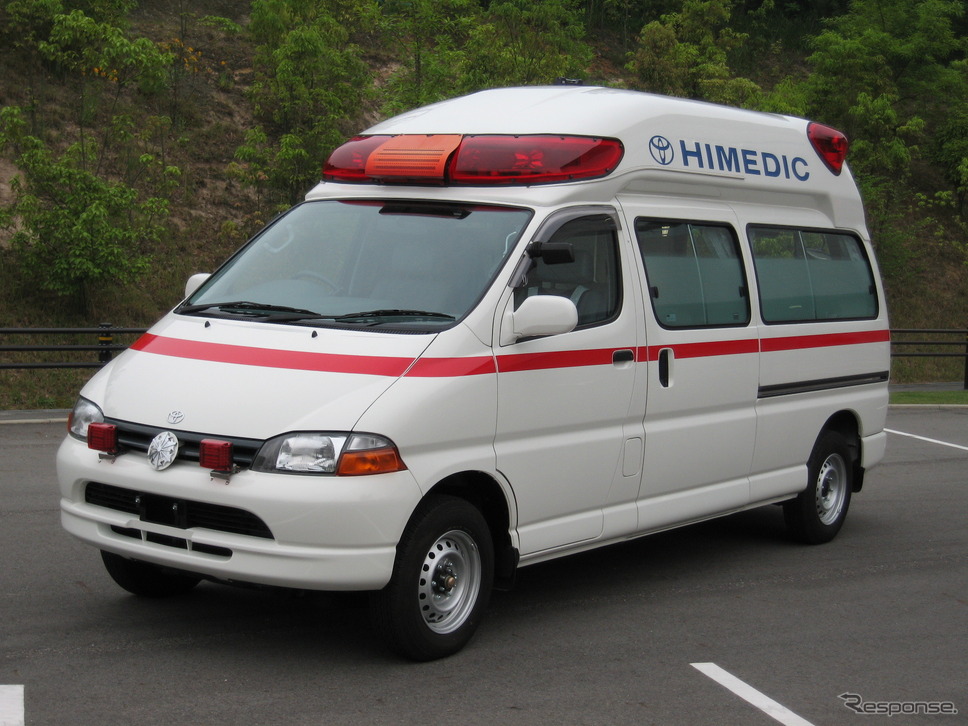 トヨタ 救急車 ハイメディック(1997年、日本)《写真提供 トヨタ博物館》