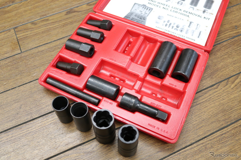 ロックナットのアダプターを無くしたときに使用する特殊工具《写真撮影 土田康弘》