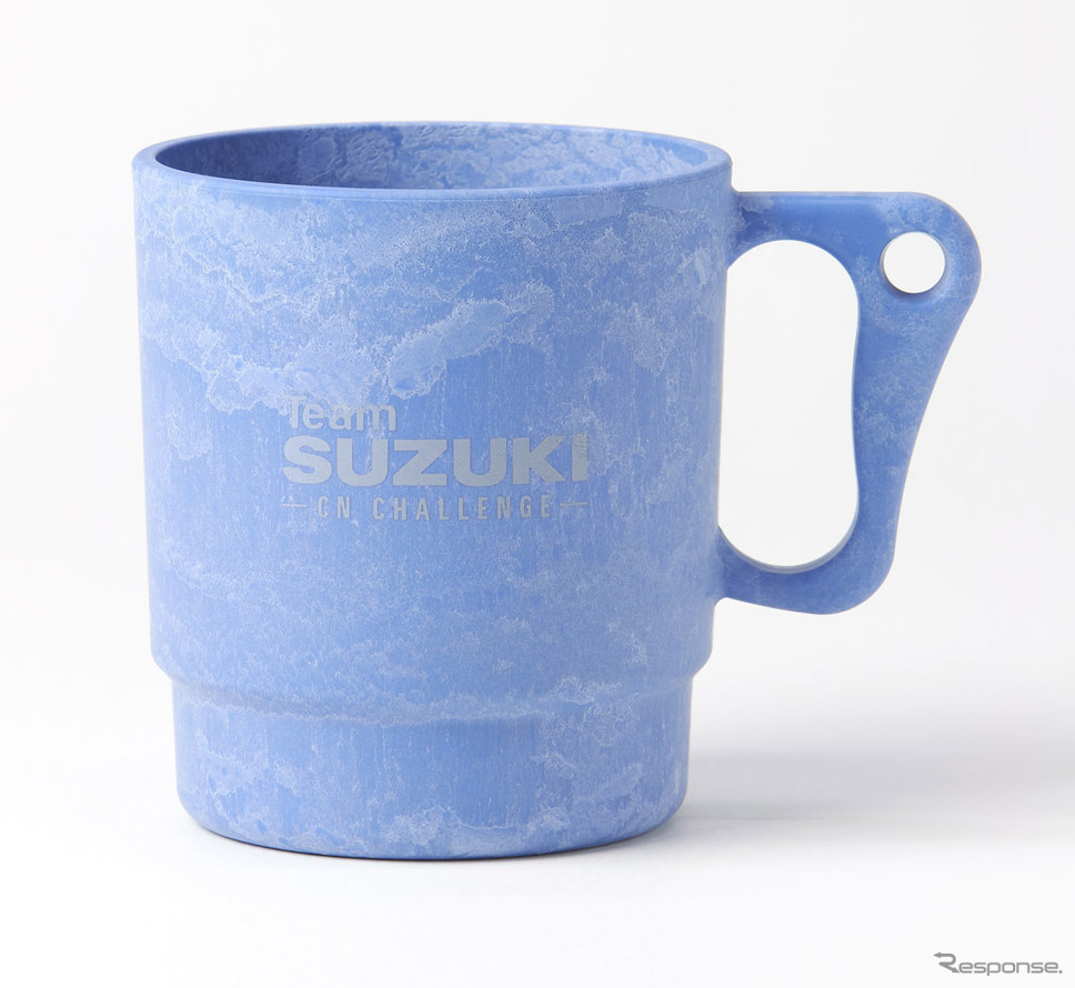 「チームスズキCNチャレンジ」セルロースマグカップ《写真提供 スズキ》