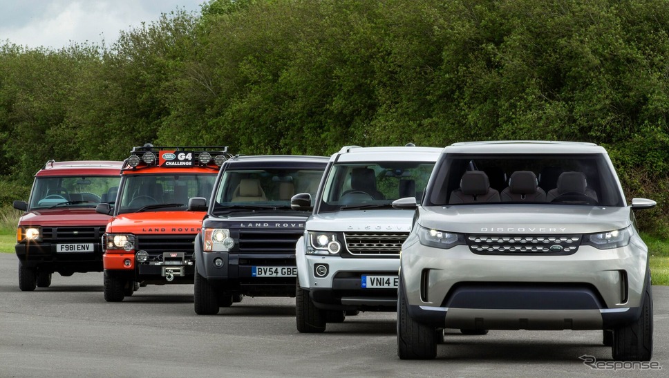 ディスカバリーの35周年記念限定車(右)と歴代モデル《photo by JLR》