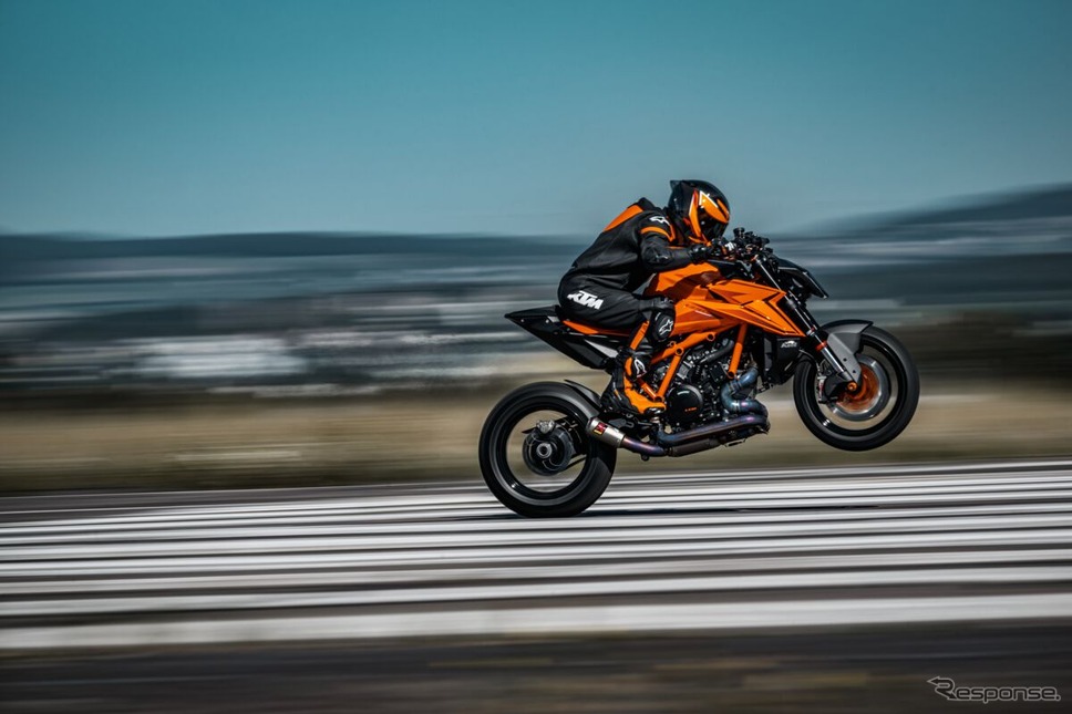 KTM 1390 SUPER DUKE R EVO(オプション装着車)《画像提供 KTMジャパン》