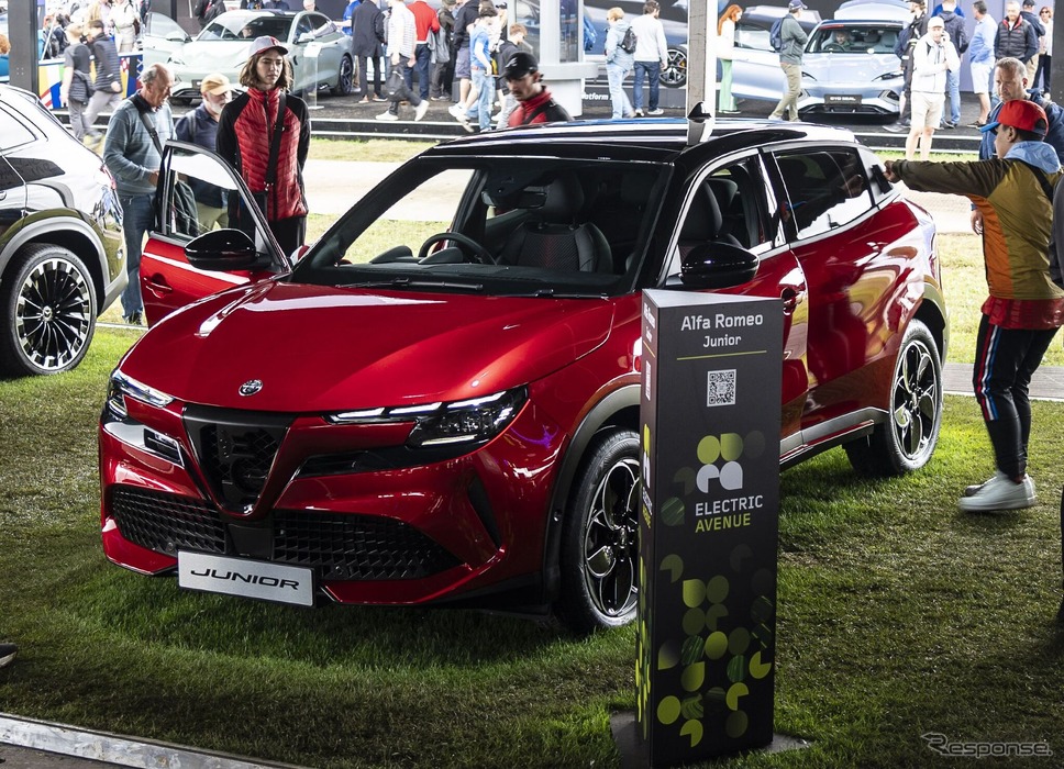 アルファロメオ・ジュニアの右ハンドル仕様(グッドウッド2024)《photo by Alfa Romeo》