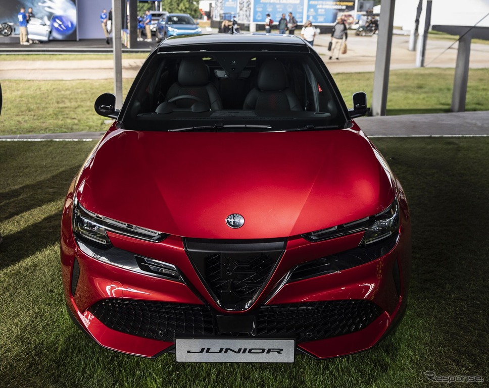 アルファロメオ・ジュニアの右ハンドル仕様(グッドウッド2024)《photo by Alfa Romeo》