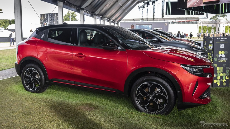 アルファロメオ・ジュニアの右ハンドル仕様(グッドウッド2024)《photo by Alfa Romeo》