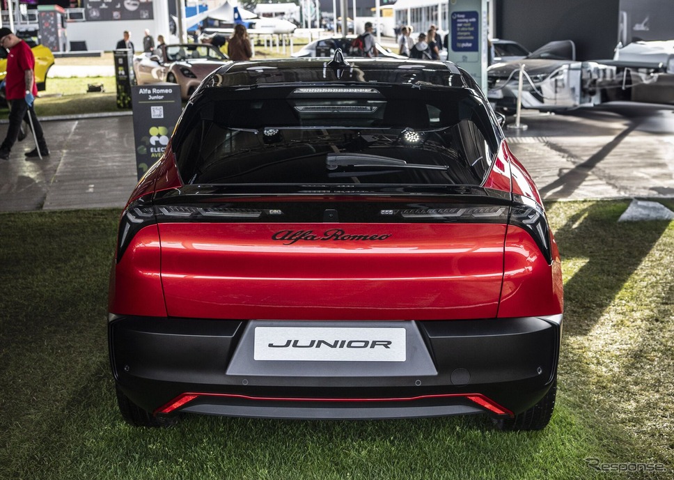 アルファロメオ・ジュニアの右ハンドル仕様(グッドウッド2024)《photo by Alfa Romeo》