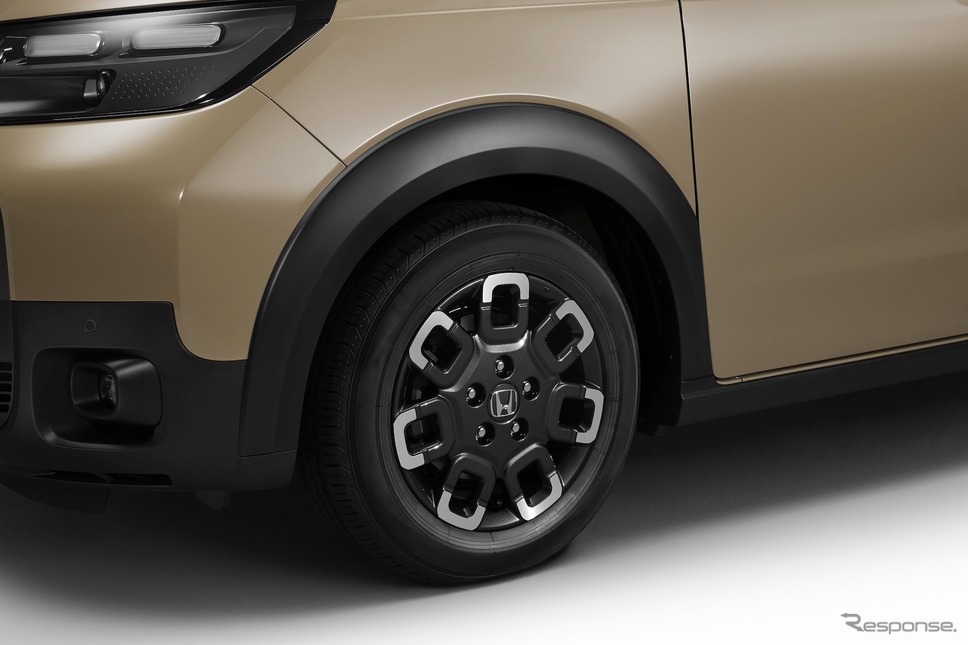 ホンダ・フリードCROSSTAR ホイールアーチプロテクター《写真提供 ホンダ》