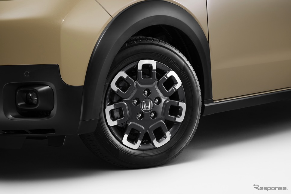 ホンダ・フリードCROSSTAR 専用デザイン 15インチアルミホイール《写真提供 ホンダ》