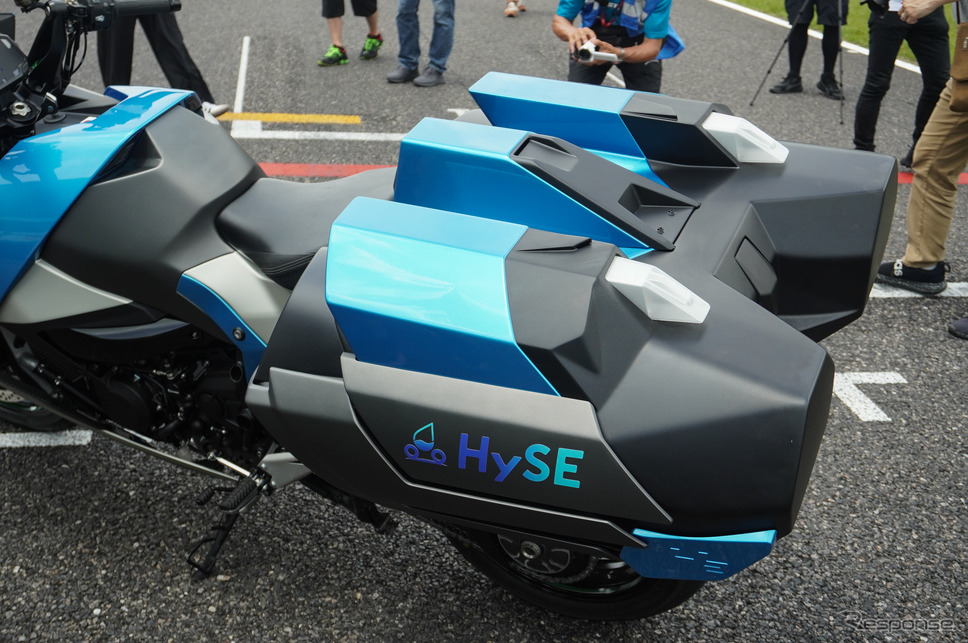 鈴鹿8耐でサプライズ走行をおこなったカワサキの「水素エンジンバイク」《写真撮影 宮崎壮人》