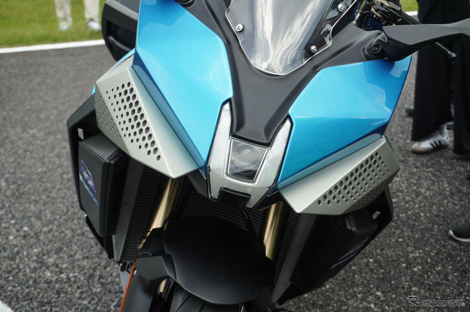 鈴鹿8耐でサプライズ走行をおこなったカワサキの「水素エンジンバイク」《写真撮影 宮崎壮人》