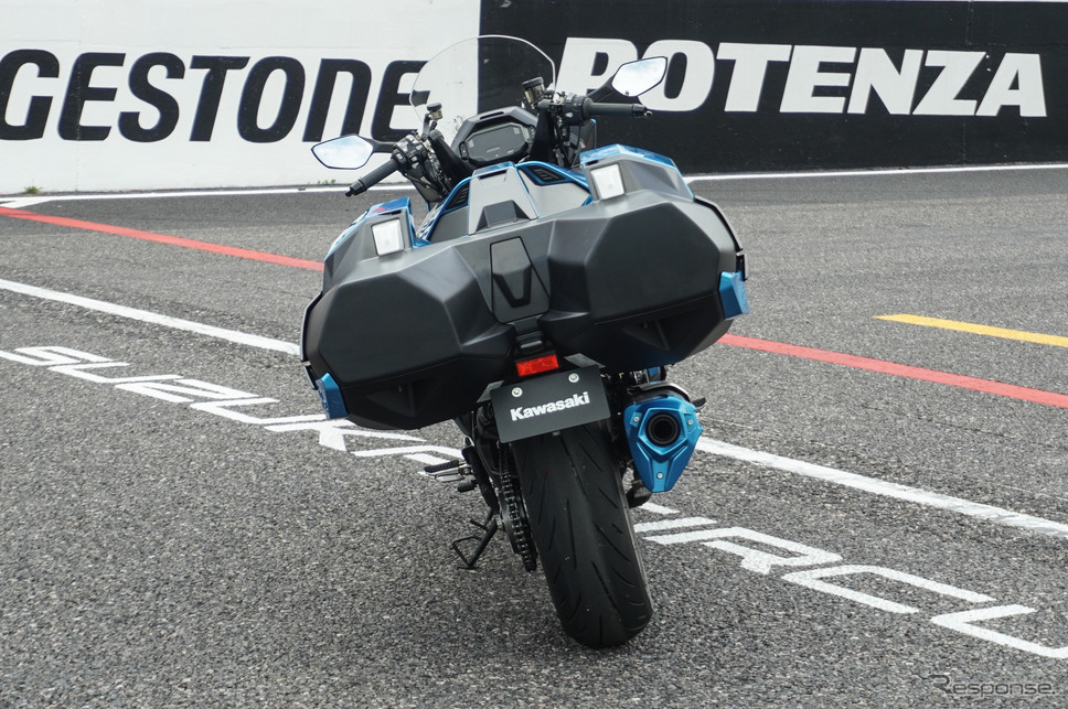 鈴鹿8耐でサプライズ走行をおこなったカワサキの「水素エンジンバイク」《写真撮影 宮崎壮人》