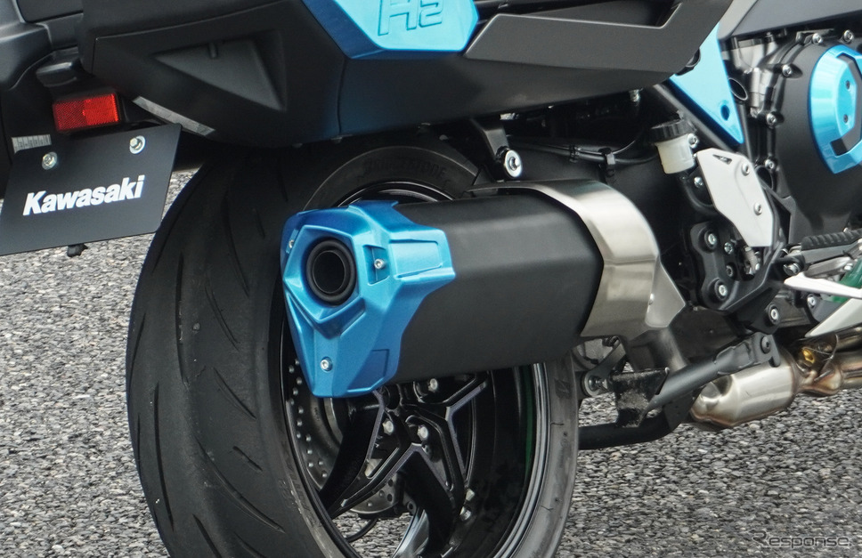 鈴鹿8耐でサプライズ走行をおこなったカワサキの「水素エンジンバイク」《写真撮影 宮崎壮人》