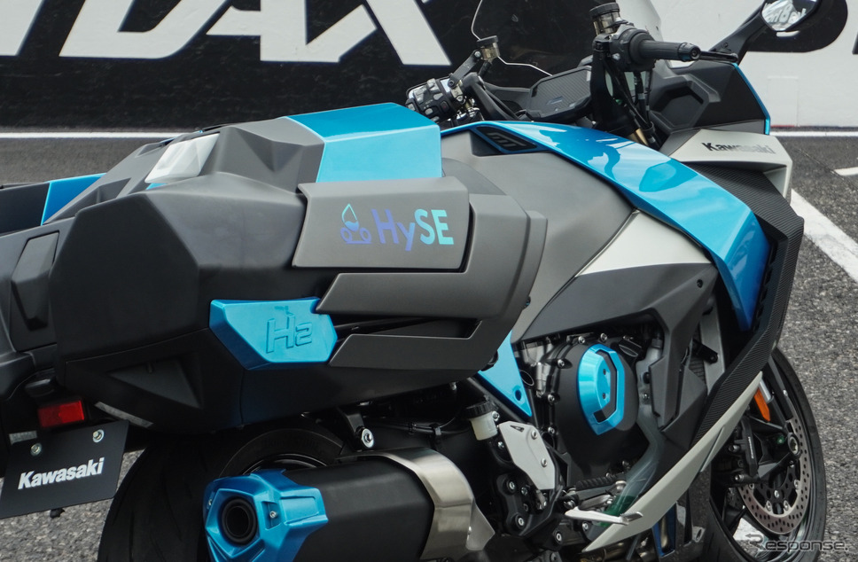 鈴鹿8耐でサプライズ走行をおこなったカワサキの「水素エンジンバイク」《写真撮影 宮崎壮人》