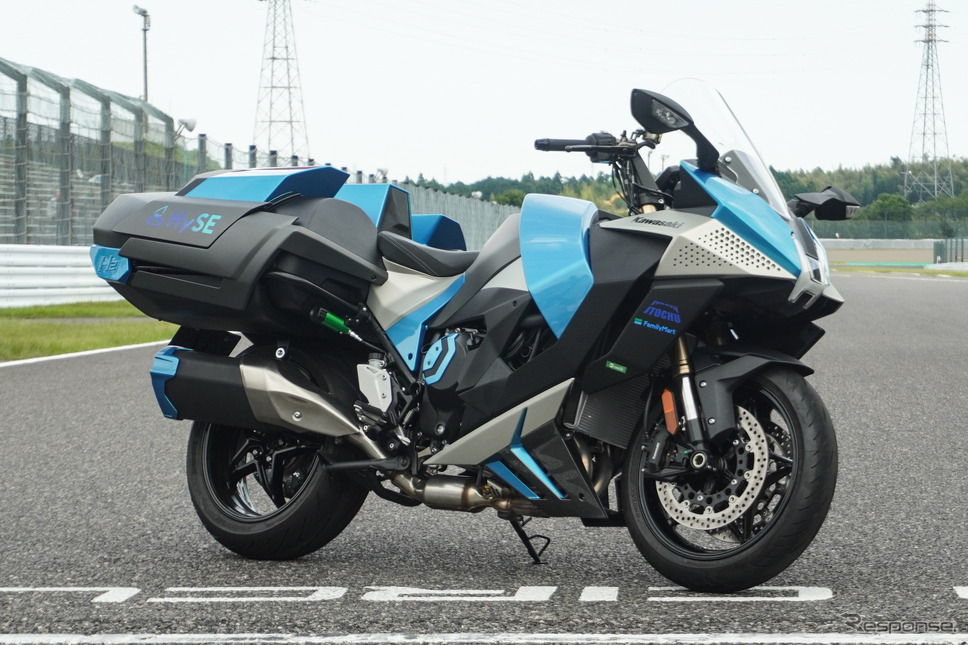 鈴鹿8耐でサプライズ走行をおこなったカワサキの「水素エンジンバイク」《写真撮影 宮崎壮人》
