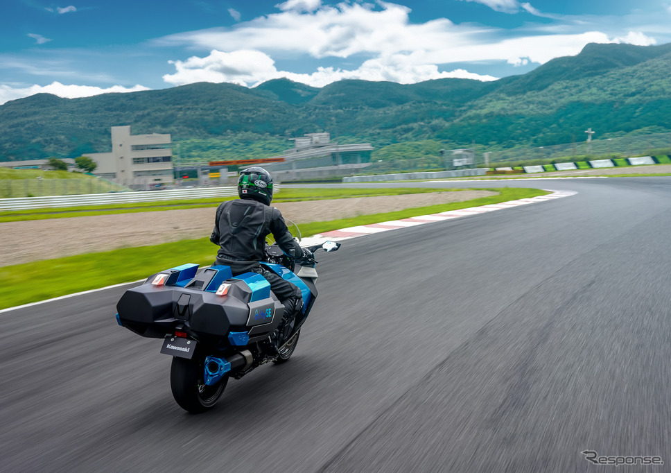 鈴鹿8耐でサプライズ走行をおこなったカワサキの「水素エンジンバイク」《写真提供 カワサキモータース》