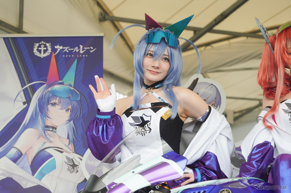 「ニュージャージー」に扮する、尊みを感じて桜井さん(鈴鹿8耐2024)《写真撮影 宮崎壮人》