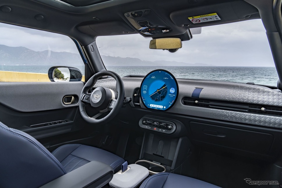 MINI 5ドアハッチバック 新型の「Favoured Trim」仕様《photo by MINI》